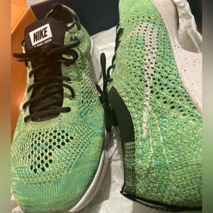 Nike flynit zoom.